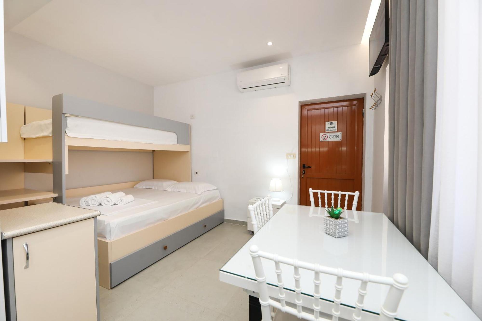 Vila Feliz - Premium Rooms With Free Private Parking วญอเรอ ภายนอก รูปภาพ