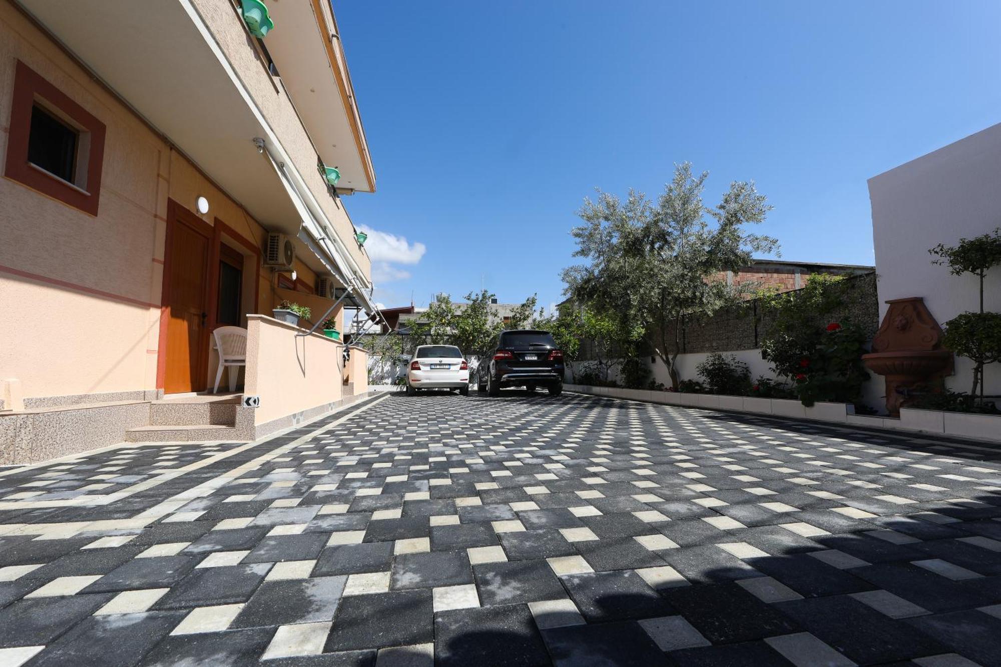 Vila Feliz - Premium Rooms With Free Private Parking วญอเรอ ภายนอก รูปภาพ